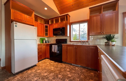 Tofino House | Hilltop Red House-Marina, View, Downtown, Pet, BBQ