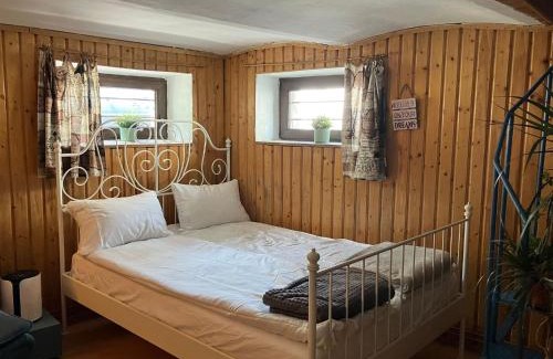 Center Apartment | Hilltop Retro Home