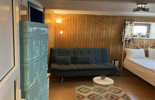 Center Apartment | Hilltop Retro Home