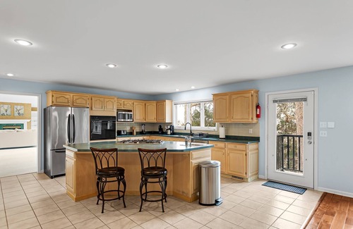 Ottawa House | Hilltop Villa Near Starved Rock State Park