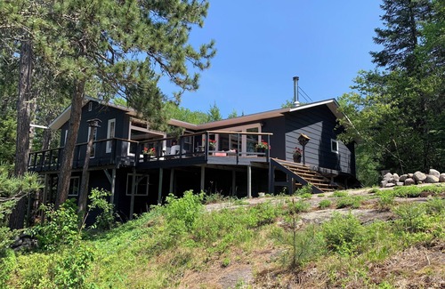 Kenora House | Hilly Hideaway Retreat~ lakefront cabin in Kenora