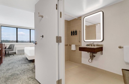 Crystal City Hotel | Hilton Arlington National Landing
