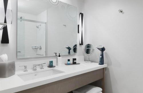 Boca Raton Hotel | Hilton Boca Raton Suites