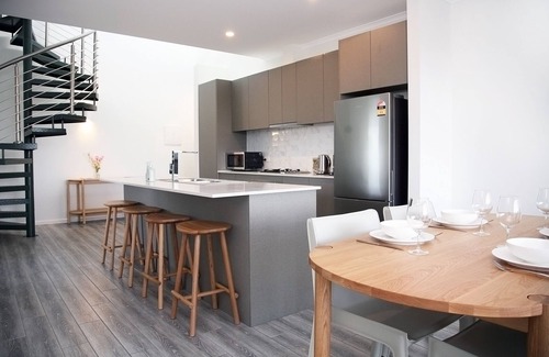 Mile End Apartment | Hilton Executive Apartment