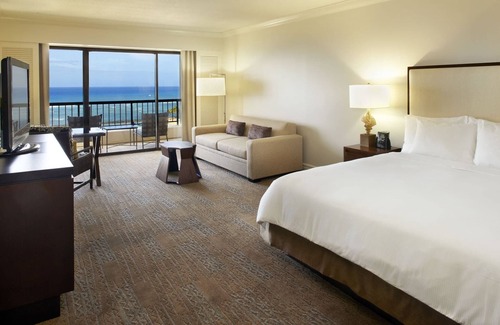Waikiki Resort | 🌴 Hilton Hawaiian Village ✨ Experience Paradise in a 2 BR Oceanview-Sleeps 6