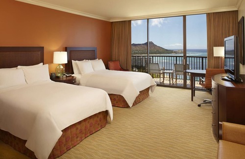 Waikiki Resort | 🌴 Hilton Hawaiian Village ✨ Experience Paradise in a 2 BR Oceanview-Sleeps 6