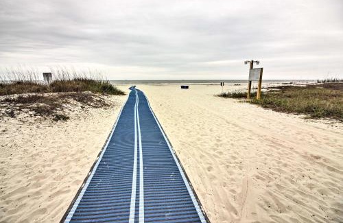 North Forest Beach Apartment | Hilton Head Condo with Covered Balcony and Pool Access