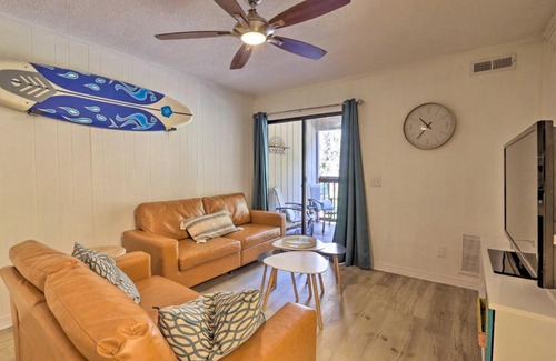 North Forest Beach Apartment | Hilton Head Condo with Covered Balcony and Pool Access