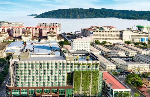 Downtown Kota Kinabalu Hotel | Hilton Kota Kinabalu