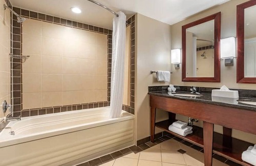 Northeast Virginia Beach Resort | Hilton Ocean Beach Club Resort 2BR with both Oceanfront & Oceanview Balconies!