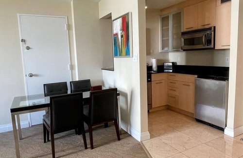 East Fort Lauderdale Apartment | Hilton Penthouse Suite with Luxury Hotel Amenities