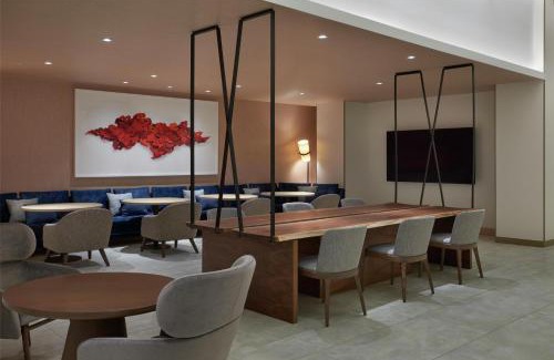 Mississauga Hotel | Hilton Toronto Airport Hotel & Suites