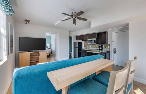 South Beach Apartment | Hilton Vacation Club Crescent on South Beach Miami