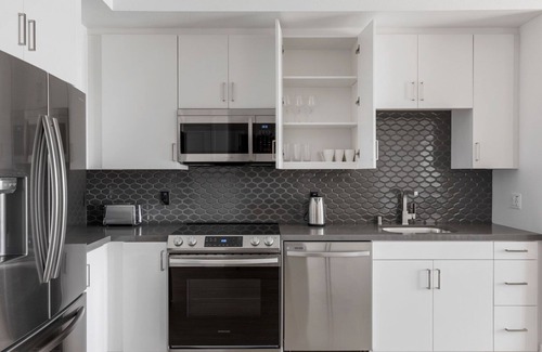 University Heights Apartment | Hip University Heights 2BR w/Courtyard, nr Restaurants, by Blueground