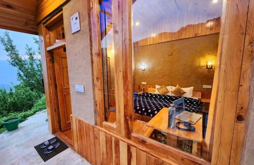 Banjar Apartment | Hipostel Laida King Room with Mountain View