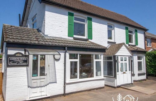 New Forest District Apartment | Hippo Room 8 - Peaceful Double - Garden View