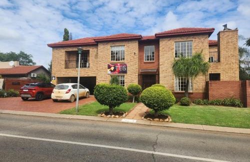 Zwartkop House | Hippo Zwartkop Suites