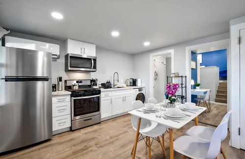 Everett Apartment | Historic 2 BR apartment in Everett, WA, sleeps 6. Includes a FREE reserved parking spot! Remodeled with A/C, W/D, and full kitchen. Minutes from Arena, Medical Center, and Naval Station.