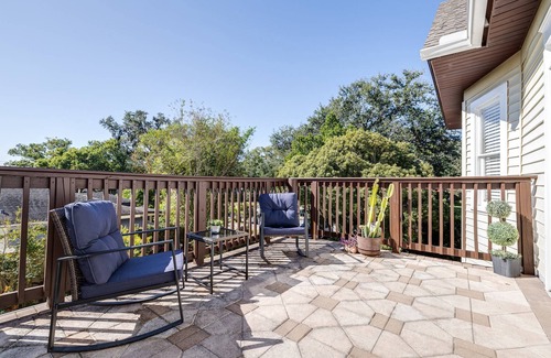 Lakeland House | Historic 5BR |4 King Beds | Walk to Florida Southern U | Private Deck | Near Lake Hollingsworth!