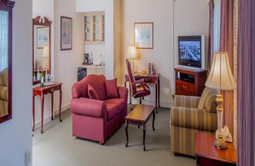 Downtown Anchorage Hotel | Historic Anchorage Hotel
