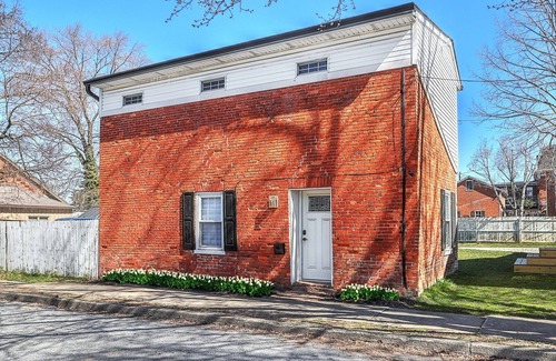 New Oxford Cottage | Historic Barker Cottage near Gettysburg