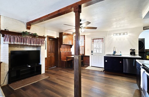 New Oxford Apartment | Historic Barker House 2 near Gettysburg