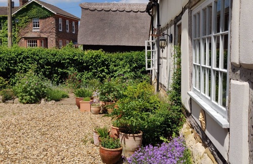 Granborough House | Historic barn in peaceful country village
