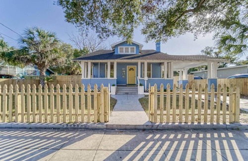 Ybor City House | Historic Bungalow & In-law Suite | Clean & Comfy