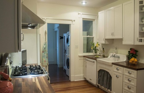 Historic Uptown House | Historic Bungalow - Walk to Everything!