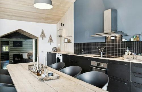 Sor-Fron House | Historic Cabin Idyll By Espedalsvannet