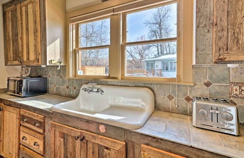 Roberts Cabin | Historic Cabin w/Hot Tub- near red lodge, visit Beartooth Pass & Yellowstone