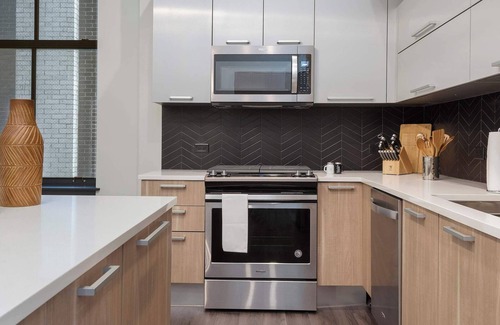 Downtown Chicago Apartment | Historic Charm + Modern Comfort for Tourists