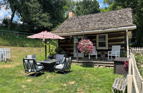 Zanesville Cabin | Historic, cozy cabin at Headley Inn Winery & Vineyard with WiFi, AC & Fireplace