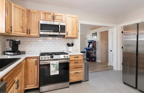 Kalamazoo House | Historic Craftsman, just 8 minutes from downtown Kalamazoo.