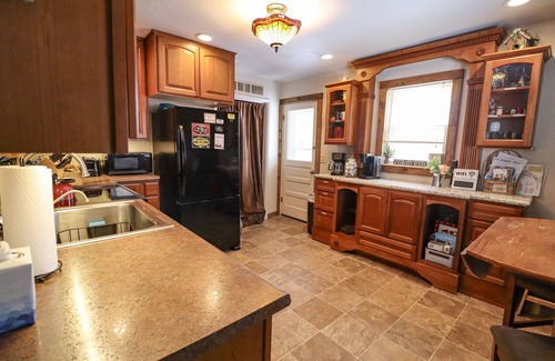 Deadwood House | Historic Creekside Home Dwtn Deadwood w/Hot Tub