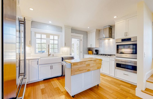 East Chop House | Historic, dog-friendly beach view house with fast WiFi, ocean view, & grill