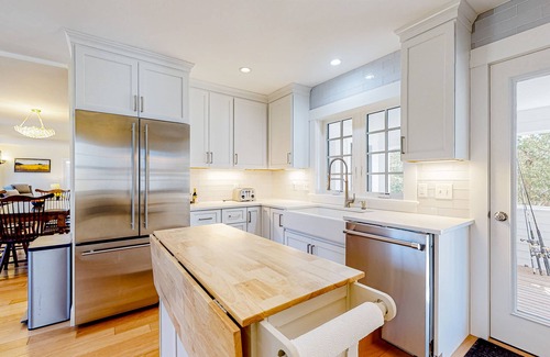 East Chop House | Historic, dog-friendly beach view house with fast WiFi, ocean view, & grill