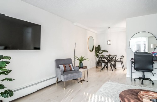 Mill Lake Apartment | Historic Downtown Abbotsford 1 bedroom apartment sleeps 4