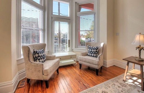 Monroe Ward Apartment | Historic Downtown RVA 1 BR Sleeps 4