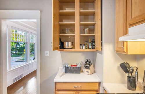 University District Apartment | Historic Gem in the U District
