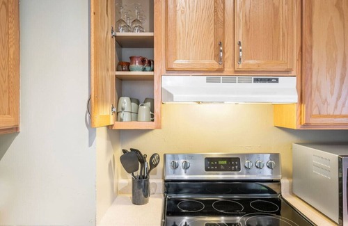 University District Apartment | Historic Gem in the U District