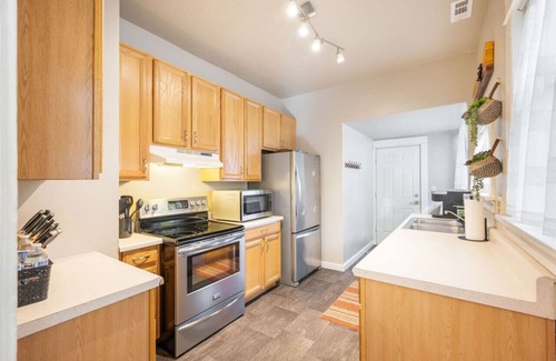 University District Apartment | Historic Gem in the U District