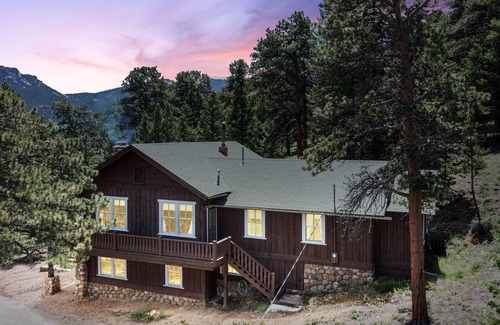 YMCA of the Rockies Cottage | Historic Griggs Cottage Built 1914, Sleeps 10, YMCA Pool & Stables, 3 mi to RMNP
