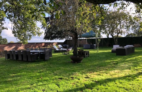 Tadcaster House | Historic Hall Wing nr York & Leeds + free Hot tub!