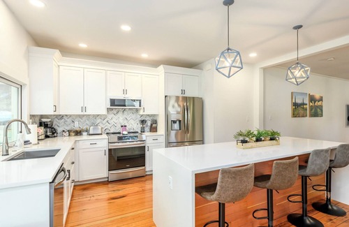 McMinnville House | Historic Haven | Wine Tasting