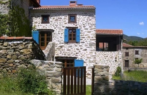 Villeneuve-dʼAllier Cottage | Historic Home by the Allier River: Terrace, BBQ, Games, Near Beach & Village Sights