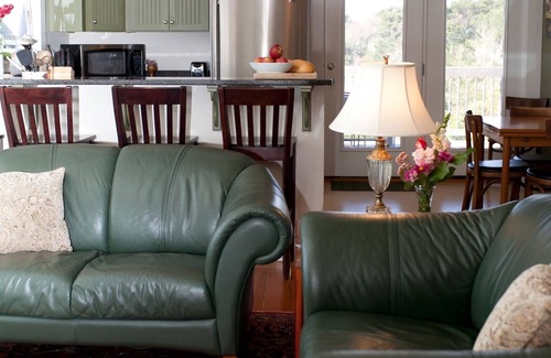 Newport House | Historic Home in Heart of Nye Beach with Ocean Views & Private Outdoor Hot Tub