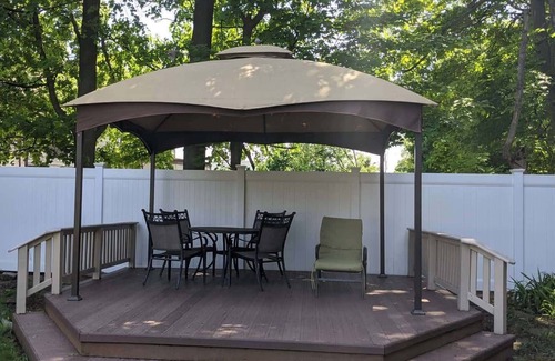 Downtown Niagara Falls House | Historic home just 2 blocks from the Aquarium and Falls!