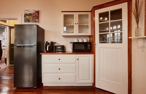 Glebe House | Historic Home with Views. Close to City Sleeps 6.