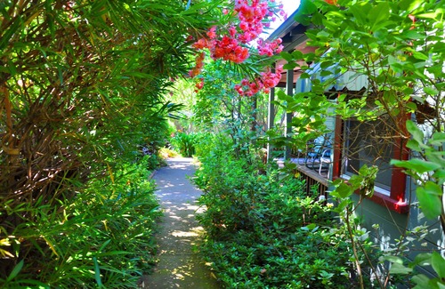 Plymouth House | Historic house located 10 min to 50 wineries, parks, shopping and Zagat dining.